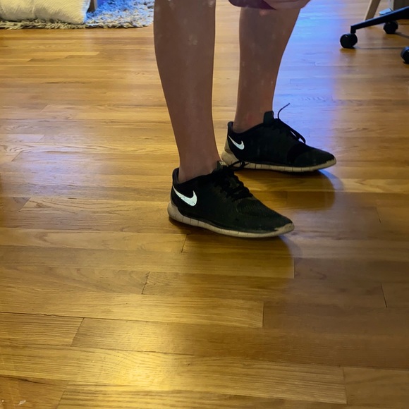 Nike | Black Shoes | 7.5 - Picture 4 of 6